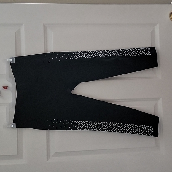 Fabletics Capri Yogas -> Fabletics Capri Yogas - Picture 1 of 4
